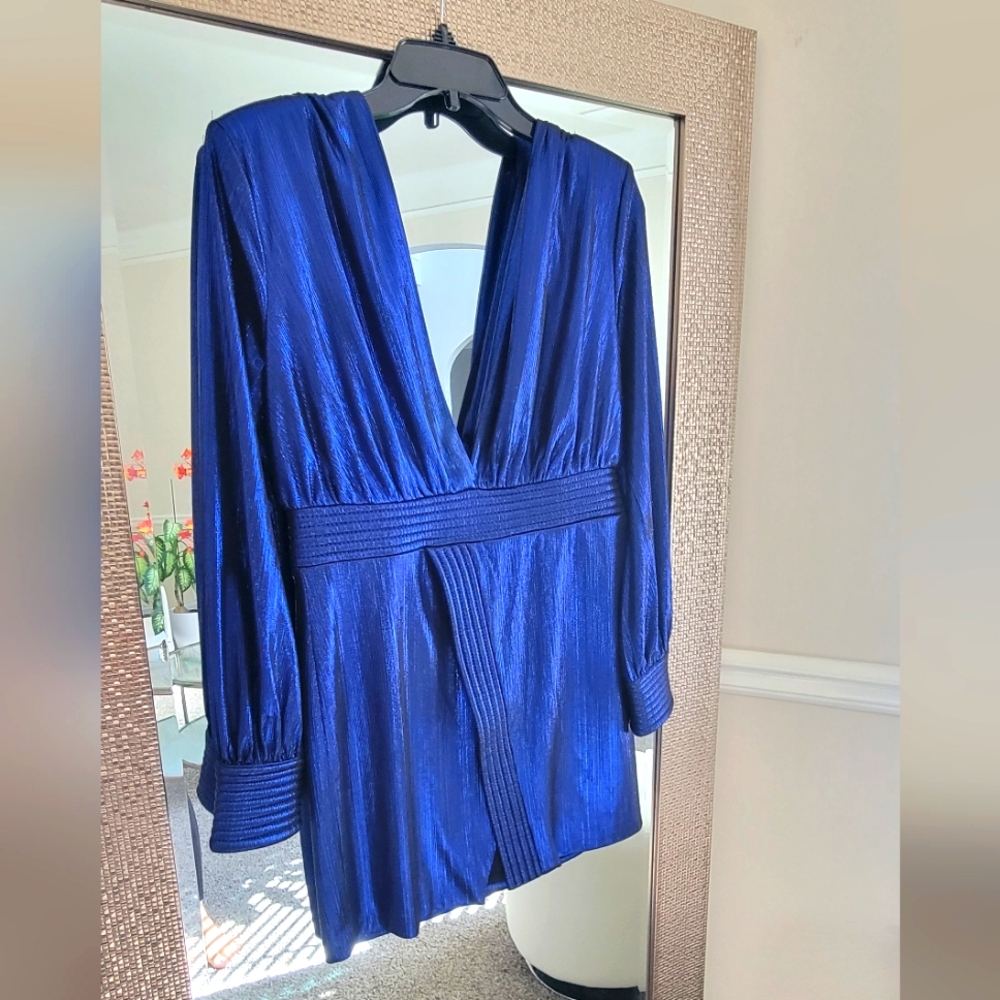 V neck dress very elegant